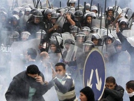 Policija suzavcem rasteruje studente u Egiptu (Foto: radiosarajevo.ba)